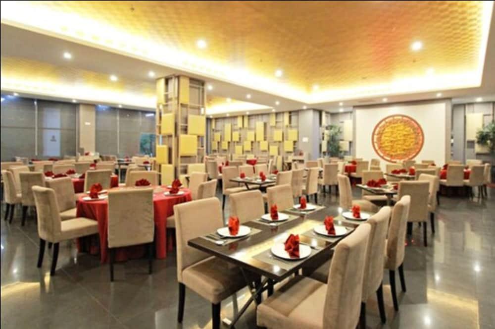 Platinum Hotel & Convention Hall Balikpapan Екстер'єр фото