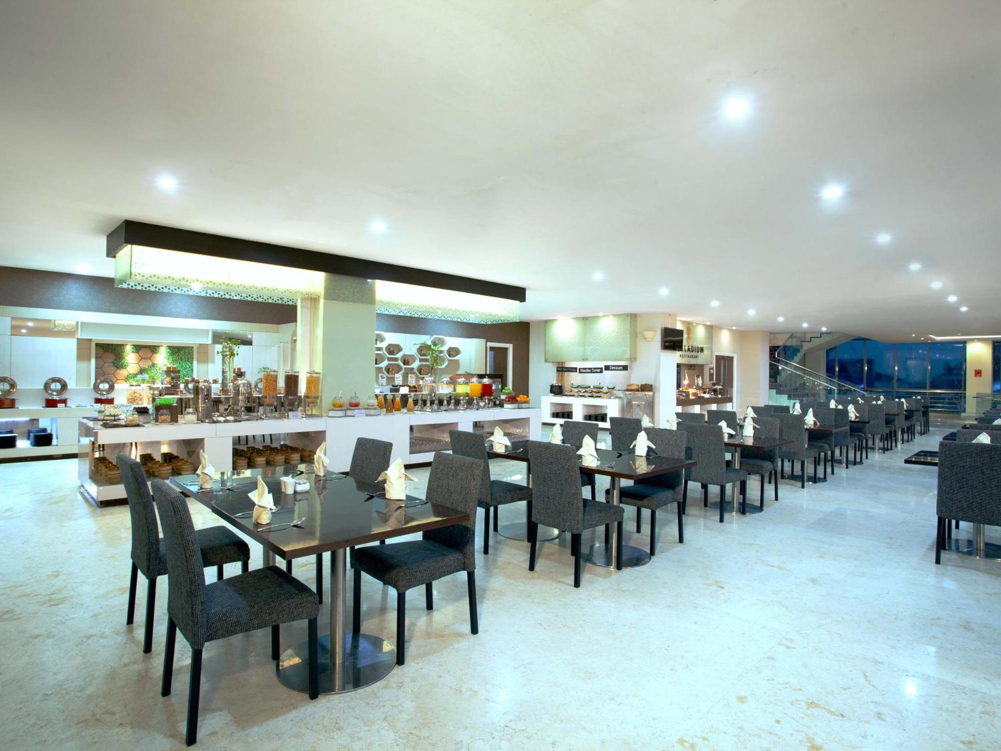 Platinum Hotel & Convention Hall Balikpapan Екстер'єр фото
