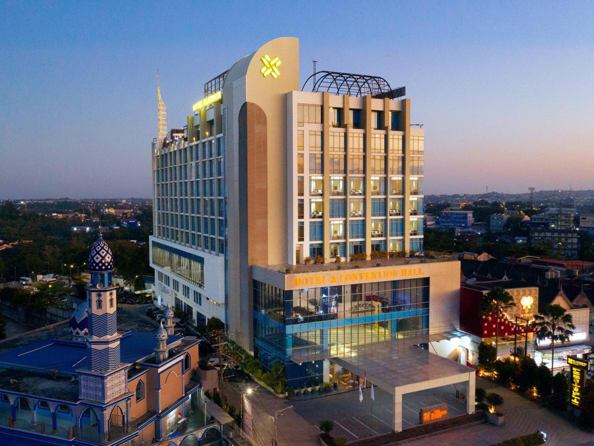 Platinum Hotel & Convention Hall Balikpapan Екстер'єр фото