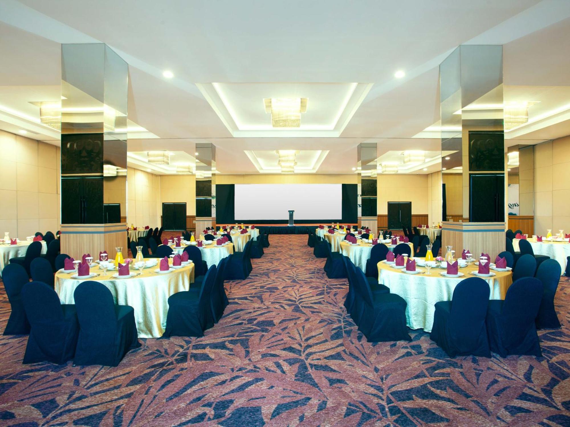 Platinum Hotel & Convention Hall Balikpapan Екстер'єр фото