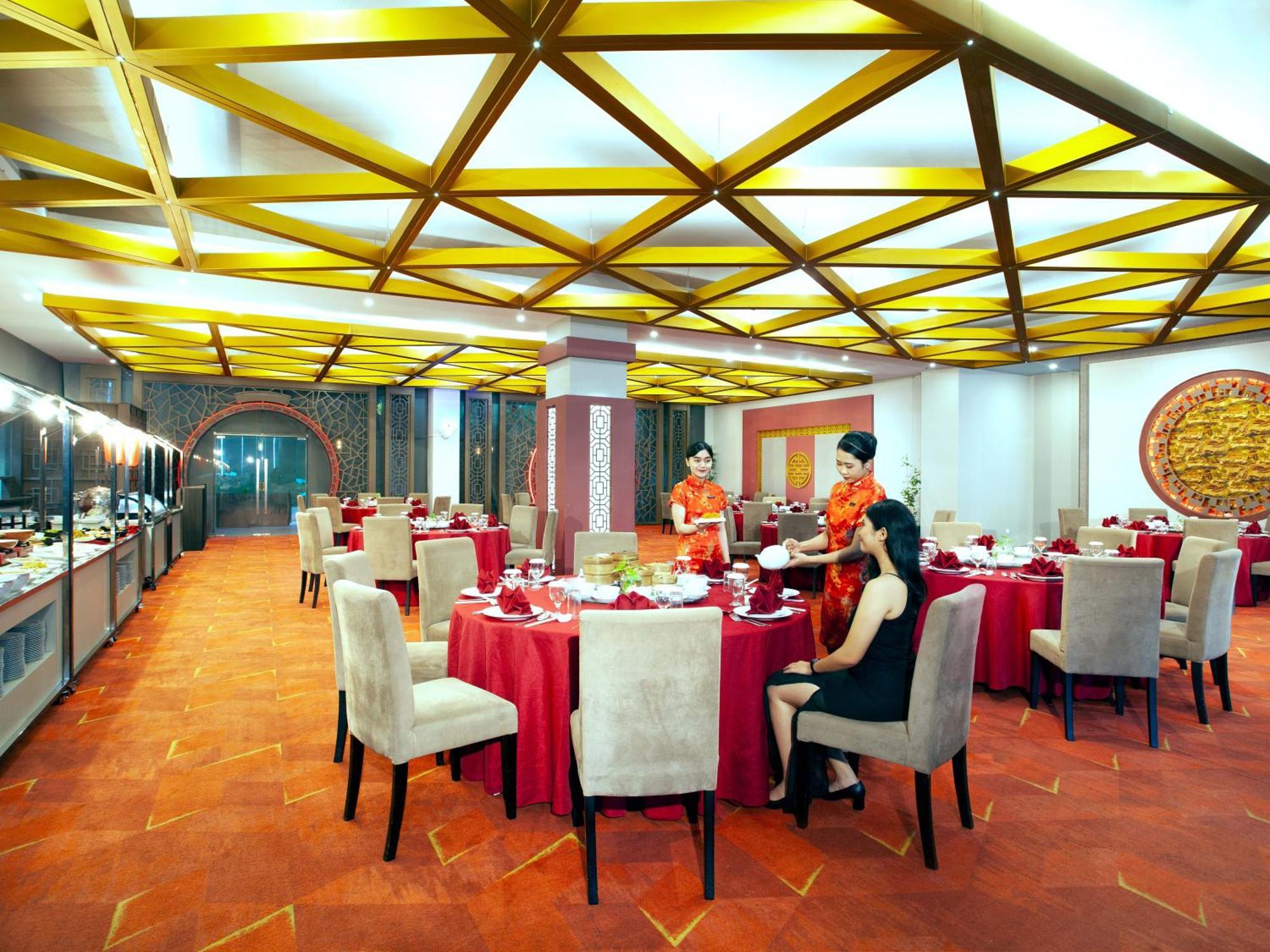 Platinum Hotel & Convention Hall Balikpapan Екстер'єр фото