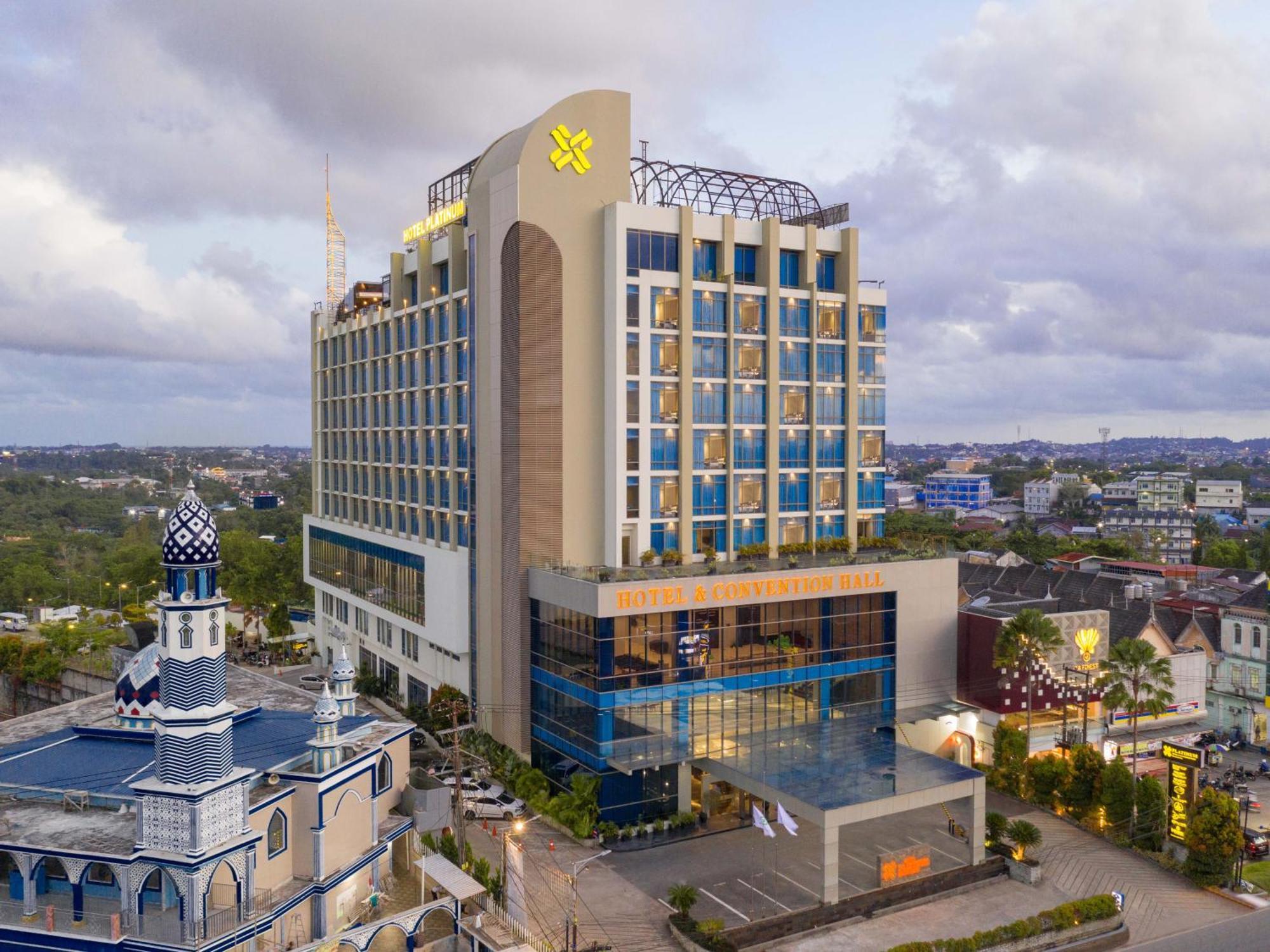 Platinum Hotel & Convention Hall Balikpapan Екстер'єр фото