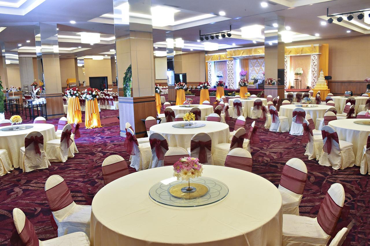 Platinum Hotel & Convention Hall Balikpapan Екстер'єр фото