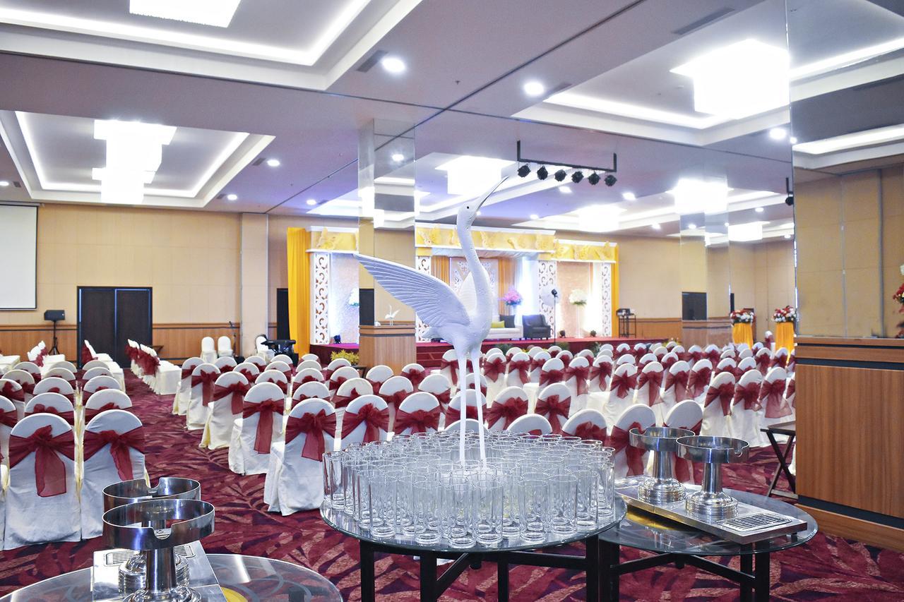 Platinum Hotel & Convention Hall Balikpapan Екстер'єр фото
